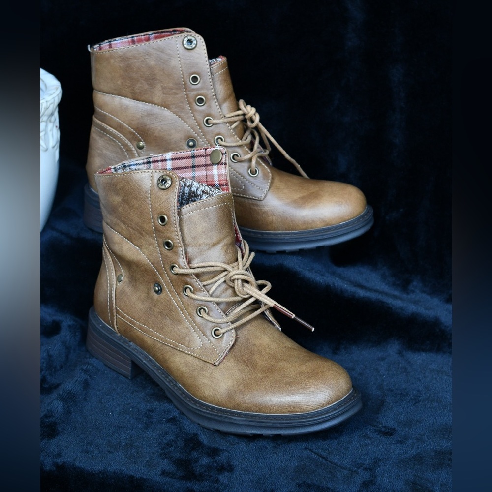 Ingaro woman’s winter brown boots with soft comfort ankle lining size 6.5